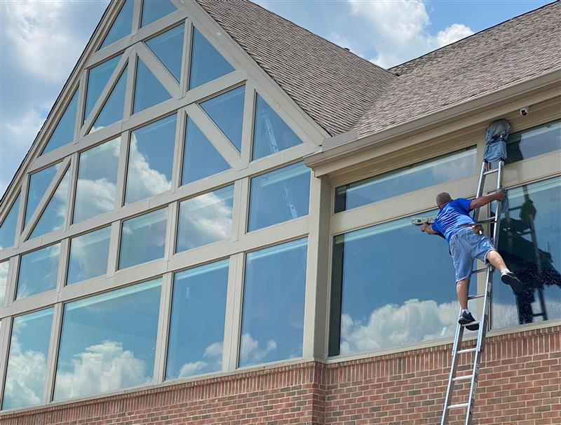 How to Clean Second-Floor Outdoor Windows Safely Without a Ladder