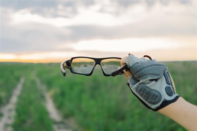 How to Clean Sports Glasses Without Scratching the Lenses